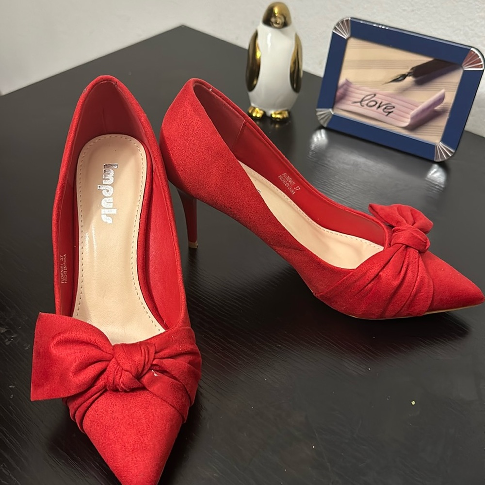 Red size 37(EU/China)/ size 6(US) low stiletto, about 9cm high